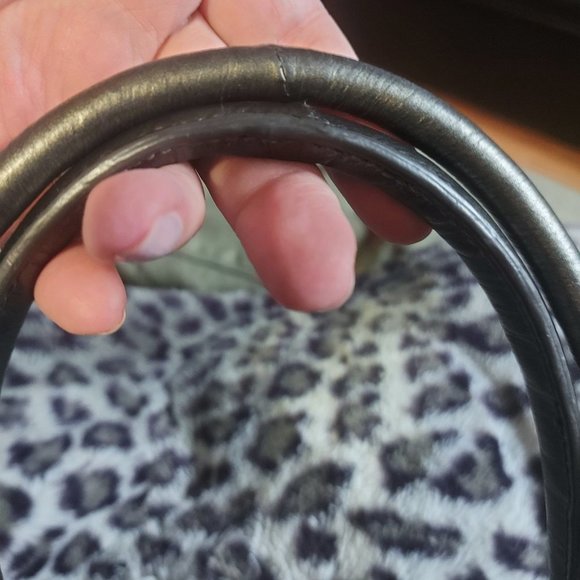 Elegant Black Leather Handbag - Picture 12 of 15